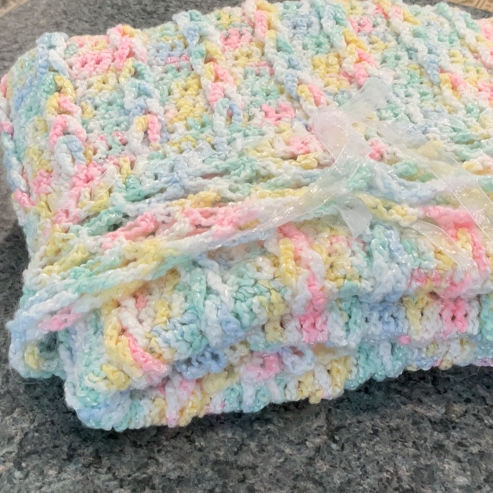 🍼 Crocheted baby blanket. Handmade.
